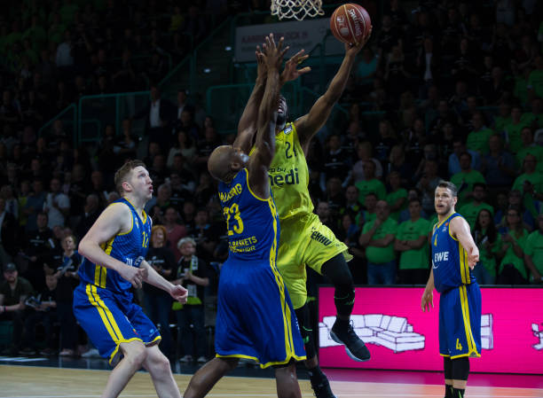 他在关键时 他在关键时